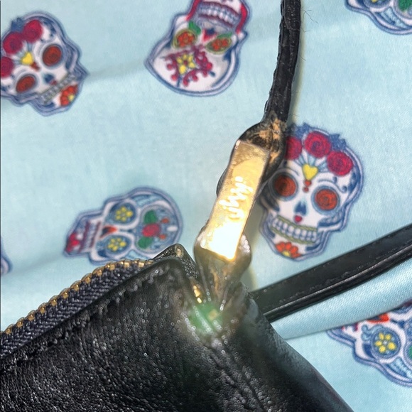 Monsac Originals Elegant Black Leather Crossbody Bag - Picture 7 of 16